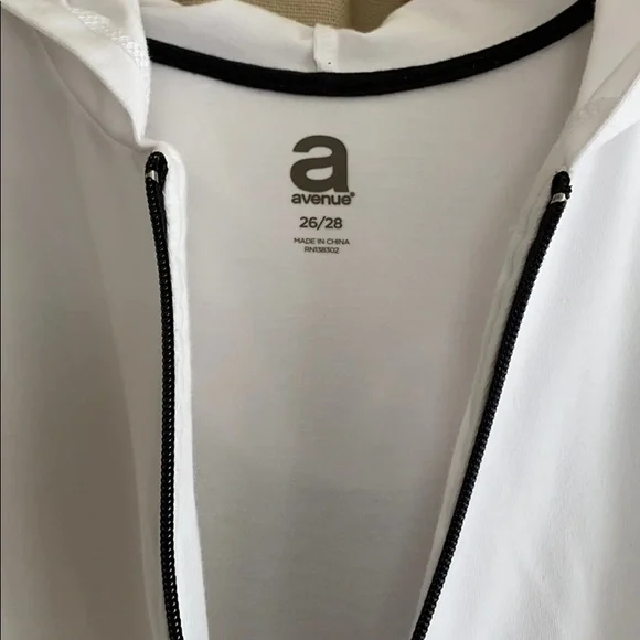 Avenue white activewear jacket size 26/28 - Picture 2 of 8